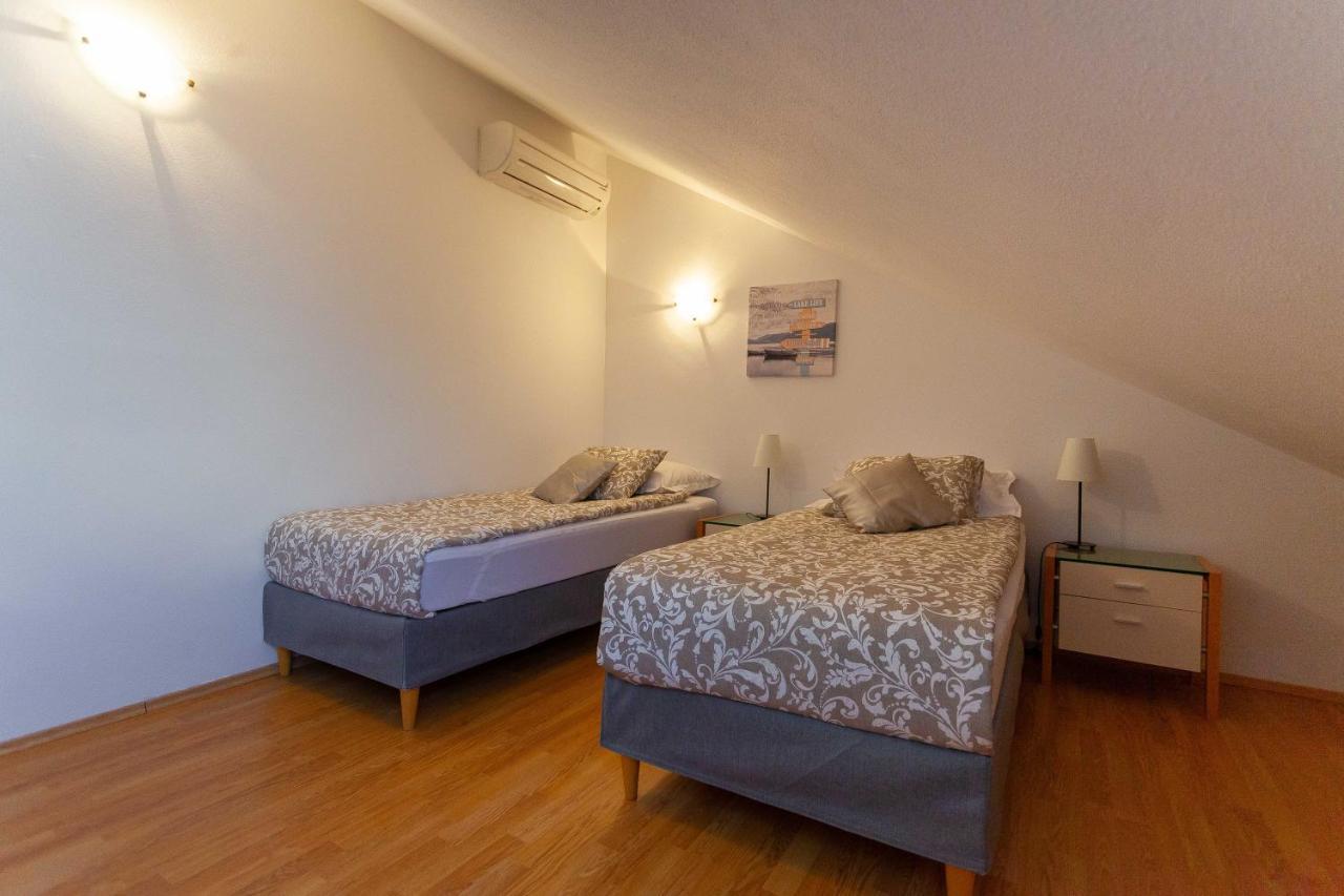 Apartment Jerry With Private Pool Milna  Εξωτερικό φωτογραφία