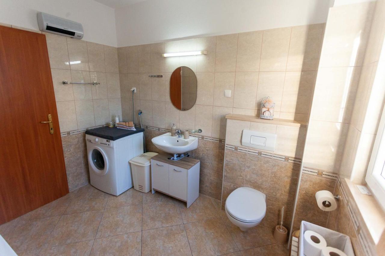 Apartment Jerry With Private Pool Milna  Εξωτερικό φωτογραφία