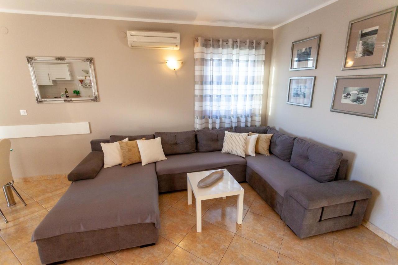Apartment Jerry With Private Pool Milna  Εξωτερικό φωτογραφία