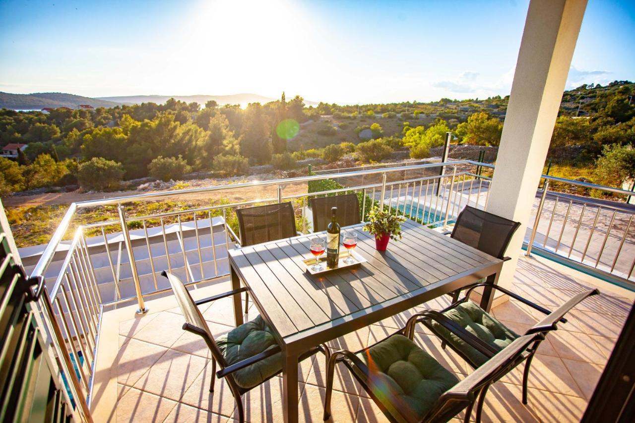 Apartment Jerry With Private Pool Milna  Εξωτερικό φωτογραφία