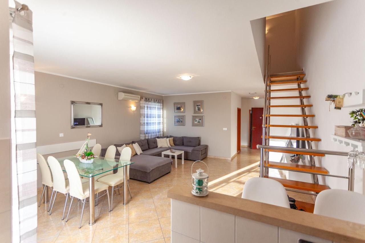 Apartment Jerry With Private Pool Milna  Εξωτερικό φωτογραφία
